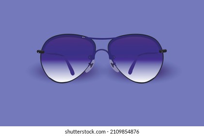 Gafas de sol aviador sobre un fondo morado en color de moda muy peri. Accesorio de viaje. espacio de copia.