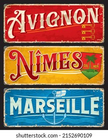 Aviñón, Nimes, calcomanías y placas de viaje de la ciudad francesa de Marsella. Señal o placa de estaño de grunge para viajes europeos, postal de la ciudad de destino de viajes de Francia o pegatinas nostálgicas con símbolos de ciudades