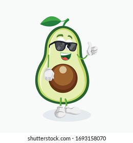 Avocado-Logo-Maskottchen-Pose