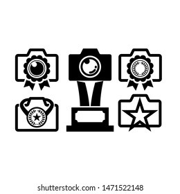 Award emblem camera logo icon. Photo studio vector. Shutter lens icon. Photography brand. Photographer identity.