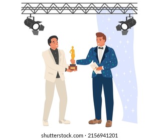 Vector de evento de premio. Hombres anfitriones premian a celebridades con premios dorados. Espectáculo de talentos, cine o festival de teatro