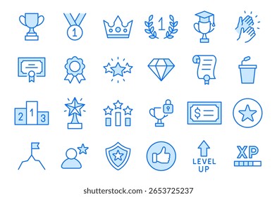 Conjunto de ícones de linha de prêmio e reconhecimento. Troféu, medalha, coroa, certificado, pódio mínimo de ilustrações vetoriais. Sinais de esboço simples para o sucesso e a realização. Cor azul. Traço editável.