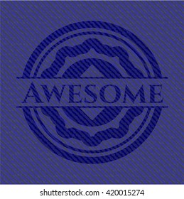 Impresionante emblema con fondo jean