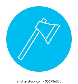 Icono de línea de hacha para web, móvil e infografía. Icono de blanco vector en el círculo azul claro aislado en fondo blanco.