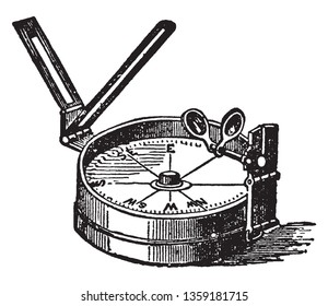 Azimuth Compass consiste en un imán con una tarjeta de brújula graduada, dibujo de línea vintage o ilustración de grabado.