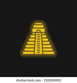 Icono de neón brillante amarillo en la pirámide azteca