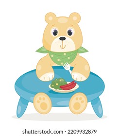 Icono de comer oso bebé. El animal se sienta con servilleta verde y tenedor en su pata en la mesa delante del plato de ensalada con salchicha. Elemento gráfico para imprimir en tela. Dibujo vectorial plano de dibujos animados