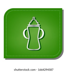 Signo de botella de bebé. Icono de línea de gradiente plateado con sombra verde oscuro en hoja verde con parches ecológicos. Ilustración.