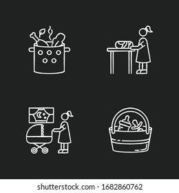 Bébé service craie, icônes blanches sur fond noir. Cuisiner dans une casserole. Femme changeant de couche-bébé. Nounou de nuit. Le baby-sitting. Illustrations vectorielles isolées sur tableau noir