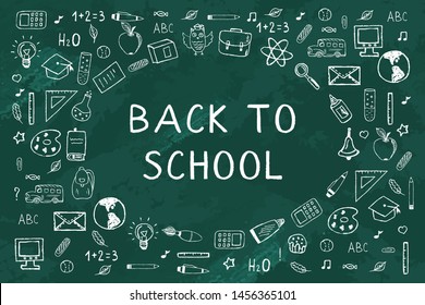 Zurück zur Schulkarte von Kreide handgezeichnet Symbole einzeln auf grünem Hintergrund. Kreative Studiengrafik.
