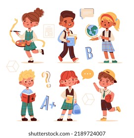 De vuelta al concepto escolar. Conjunto de niños y niñas en preescolar con suministros escolares. Niños con libros, mochilas, globo y pelota. Colección vectorial plana de dibujos animados aislada en fondo blanco