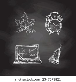 Zurück zur Schule, handgezeichnete Schulskizze. Doodle-Schrift und Schulobjektsammlung auf Chalkboard-Hintergrund. Bildungskonzept. Zurück zur Schule.
