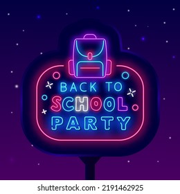 Zurück zur Schulparty Neon-Plakatwand. Leuchtendes Straßenschild. Rucksack-Symbol. Glühendes dunkles Banner. Bildungsdesign. Willkommen in der Schule. Schlaue Werbung. Vektorgrafik