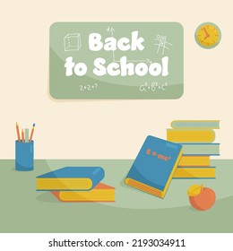 Ilustración del vector escolar de vuelta. La pizarra con pinturas de alk de mano, libros y Apple en el escritorio. Perfecto para carteles, medios sociales, materiales impresos.