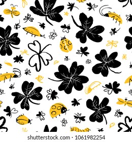 Background with clover leaves and insects. Seamless pattern with cute bugs, ladybirds, dragonfly. Vector illustration in doodle style. Design element for surfaces, textile, fabric and wrapping