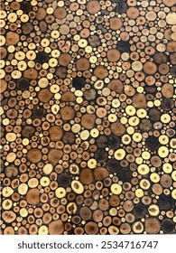 Textura de fondo de madera vieja y tiene marcas y daños.