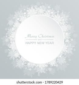 Weißer Hintergrund für Weihnachten und Neujahr - Kranz aus glänzenden Schneeflocken. Feiern kreisförmige Dekoration mit Schneeflocken. Grußfreude - Banner, Poster, Karte.