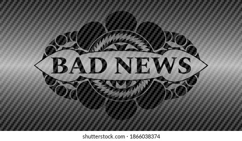 Texto de malas noticias dentro de la placa de fibra de carbono. Fondo atractivo de textura polímero. Ilustración vectorial. 