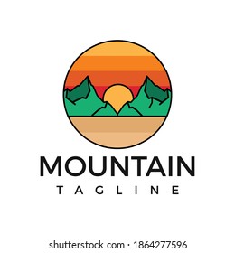 Montaña Con Logotipo Badge Y Verano