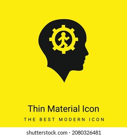 Cabeza calva con engranaje y hombre en marcha dentro de un icono de material amarillo brillante mínimo