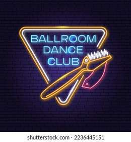 Tanzsportclub Bright Neon Sign. Konzept für Hemd oder Logo, Druck, Stempel oder Abschlag. Tanzsportneonemblem mit Schuhpinsel für Ballsaal-Schuhe-Silhouette. Vektorgrafik.