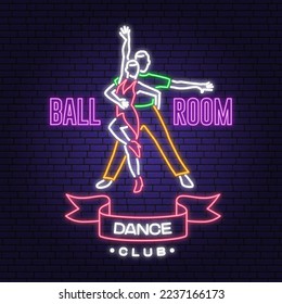 Club deportivo de baile Bright Neon Sign. Emblema de neón deportivo de danza con silueta de hombre y mujer. Vector. Rumba, salsa, parejas de samba bailando estilo salón de baile.