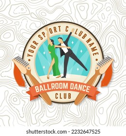 Logo del club deportivo de baile de salón, diseño de insignias. Concepto de camisa o logotipo, impresión, sello o tee. Pegatina deportiva de danza con silueta de hombre y mujer. Vector. Tango, vals, parejas bailando estilo salón de baile.