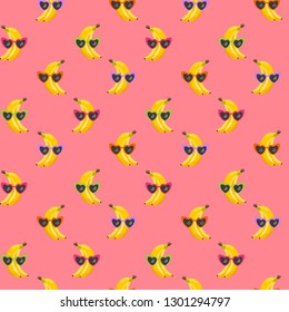 Banana funny Glasses seamless pattern for fashion print, summer texture, wallpaper, graphic design, tropical background, fruit illustration in vector