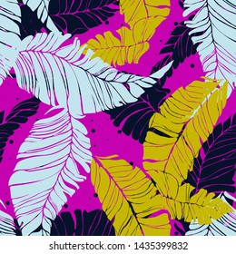 Banana Tropical leaves floral print exotic seamless pattern. The texture of the fabric leaves of banana and palm trees. Exotic Hawaiian print for swimsuits.