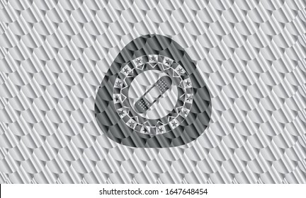 icono de escayola de vendas dentro de la placa de color plata. Patrón de escalas. Ilustración vectorial. Detallado.