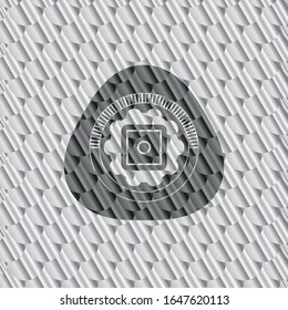 icono de banco seguro dentro de la placa de color plata. Patrón de escalas. Ilustración vectorial. Detallado.