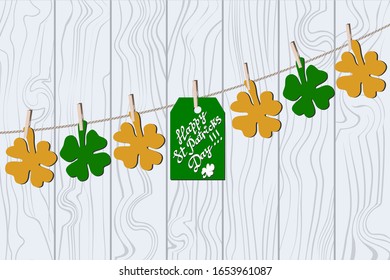 Banner für den Urlaub St. Patrick's Day Stockillustration. Vektorillustration flache Illustration mit grünen und gelben Kleeblatten und ein Stock "Luck" auf den Stoffbezügen Auf hellhölzernem Holzhintergrund.