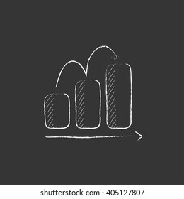 Gráfico de barras hacia arriba. Dibujado en un icono de tiza.