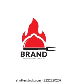 logotipo de barbacoa con logotipo bbq y concepto de fuego combinado con espátula.