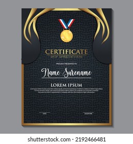 Baseball Certificate Design mit Gold Cup Set Vektorgrafik. Baseball. Vorlage für Sportpreise. Erreichungsdesign. Abitur. Sieger-Dokument. Sieger-Cup. Illustrationsvorlagen