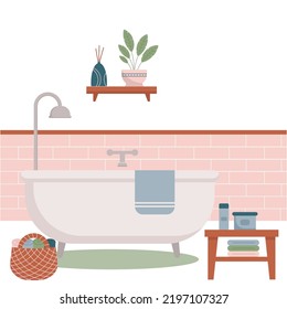 El interior del cuarto de baño. Bañera de baño, baldosas, accesorios de baño, cosméticos y plantas. El cómodo diseño del cuarto de baño. Ilustración vectorial.