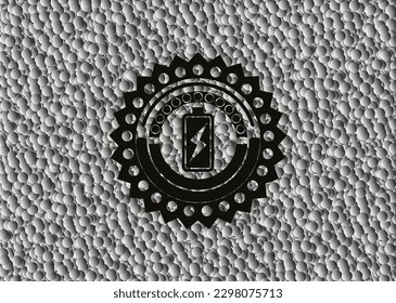 icono de carga de batería dentro del emblema oscuro con fondo de burbujas grises. Retro. Ilustración vectorial. Detallado. 