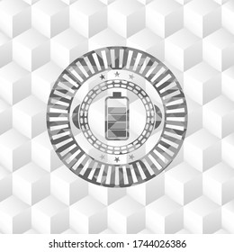 icono de batería dentro de la placa gris con fondo blanco cubo geométrico. 