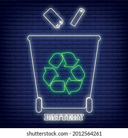 Reciclado de pilas de residuos clasificadores de contenedores iluminan el estilo neón, etiqueta de protección ambiental ilustración plana vectorial, aislado en negro. Caña de basura con símbolo ecológico verde.
