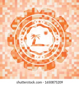 icono de playa dentro del emblema de mosaico naranja con fondo