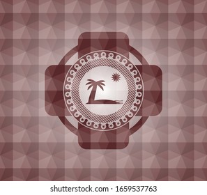 icono de playa dentro del emblema rojo o placa con fondo geométrico. Sin inconvenientes.