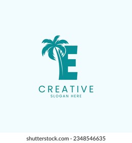 Beach Palm Tree mit Letter E Logo Design Vektorbild