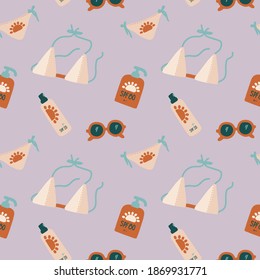 Strandmuster Sicherheit in der Sonne. Sommerhintergrund am Strand. Handgezeichneter Badeanzug, Sonnenbrille, Sonnenschutzcreme. Schöne Rückendeckung für die Mode Ihrer Kinder. Cute Sommer