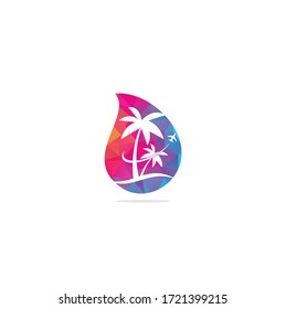 Diseño de icono del logotipo de la forma de desplazamiento de playa. Plantilla de logotipo de viaje. Árbol de palma con el vector de la plantilla del logotipo de la onda oceánica.	