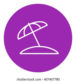 Beach umbrella line icon.
