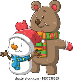 El oso usando la bufanda y un pequeño muñeco de nieve usando el sombrero de Navidad