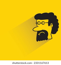 barba hombre con sombra sobre fondo amarillo