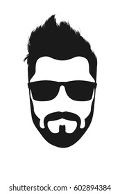 Hombre con barba y gafas de sol