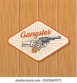 Golpea primero o te golpearán. Insignia gangster clásica americana, parche, diseño de pegatina. Ilustración vectorial. Etiqueta monocromática vintage, etiqueta engomada, parche con silueta de plumero de nudillos.
