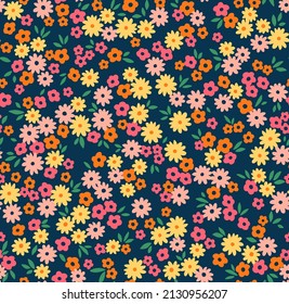 Schönes Blumenmuster in kleinen abstrakten Blumen. Kleine bunter Blumen. Dunkelblauer Hintergrund. Ditsy-Druck. Bloraler, nahtloser Hintergrund. Die elegante Vorlage für Modedrucke. Stock-Muster.